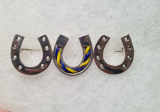 Triple horse shoe stock/tie pin brooch